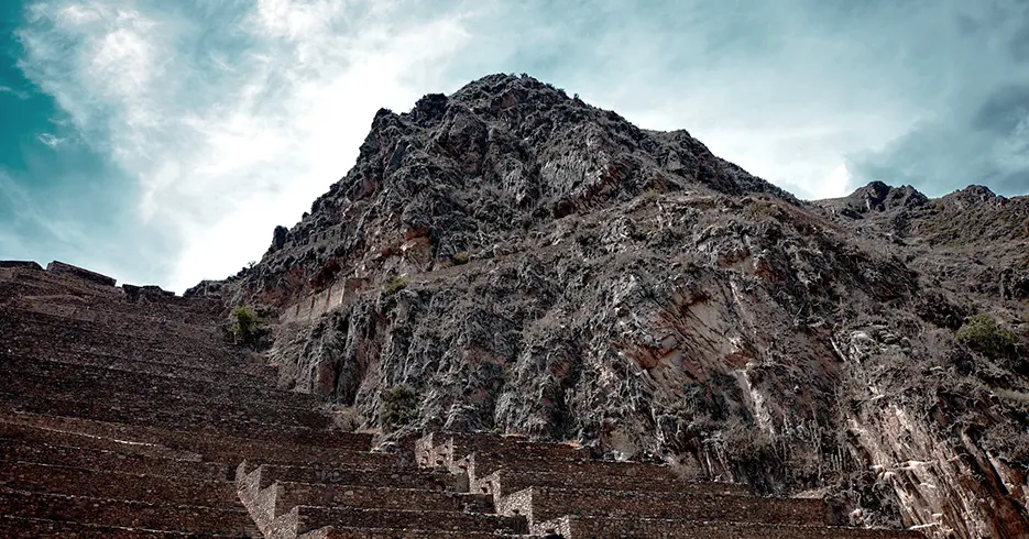 Vista desde la parte baja de la fortaleza de ollantaytambo en el valle sagrado