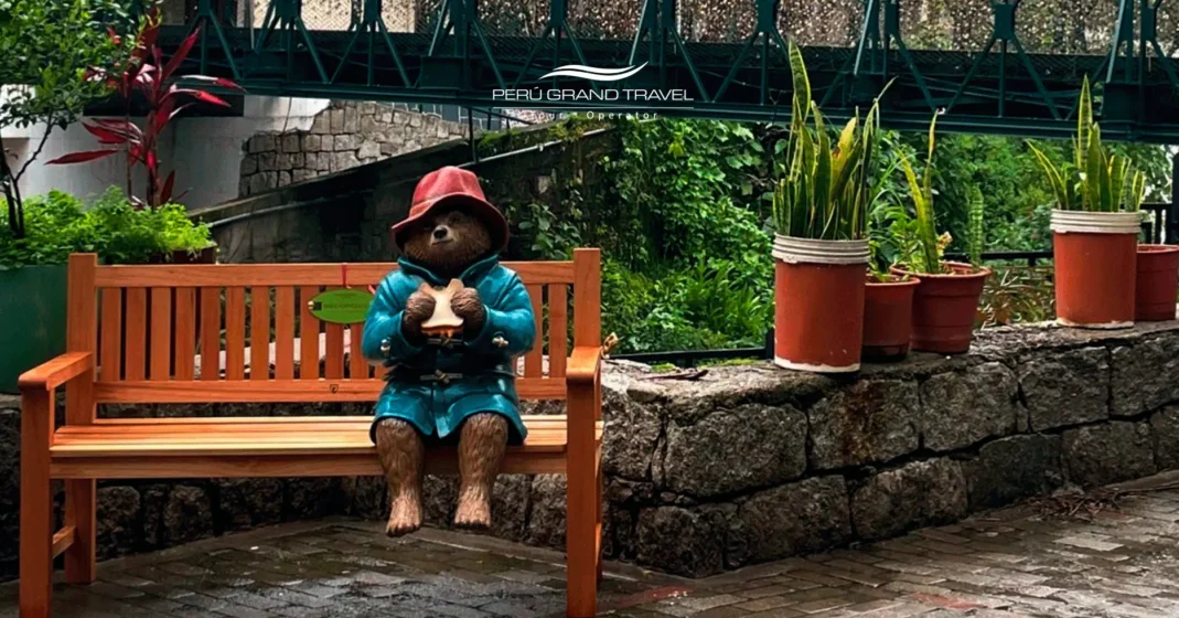 oso paddington en machu picchu, atraccion para niños