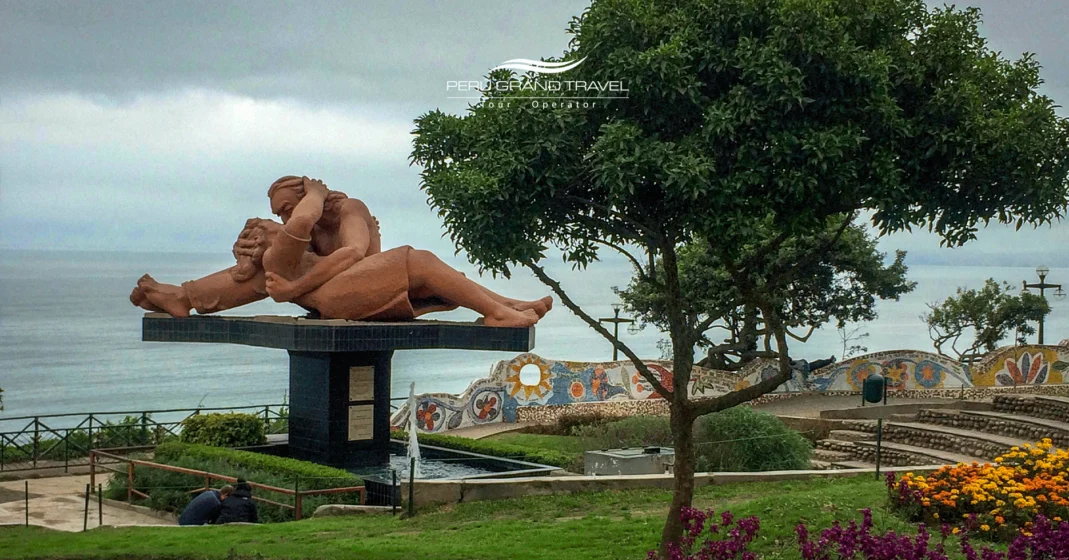 10 mejores lugares para viajar en San Valentín: Por qué Perú debería ser su elección número #1 3 parque del amor en lima, estatuas de amor, estatuas besandose, lugares para visitar en san valentin, lima