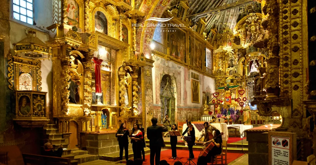 Una Corona para la Joya Andina: El Templo de Andahuaylillas es Reconocido con la Máxima Distinción Turística - Jerarquía 4 5 personas en capilla sixtina de america, iglesia de andahualillas, iglesias en cusco, templo de andahuaylillas, ruta del barroco cusco, iglesias, Templo de Andahuaylillas