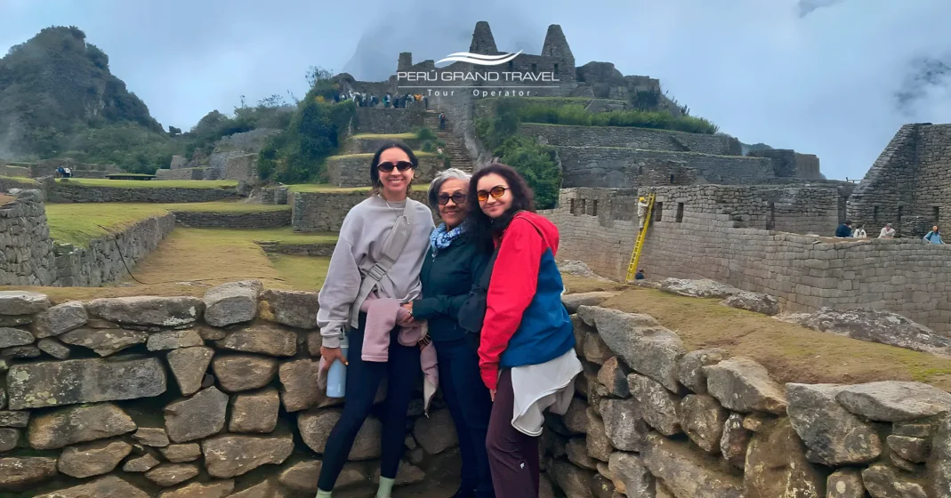 ¿Perú es seguro? 10 Verdades Esenciales para un Viaje Inolvidable y Protegido en 2026 2 peru-es-seguro-para-mujeres