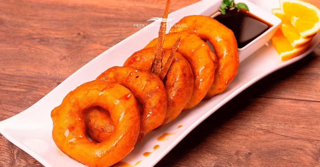 Comida Peruana: La Guía Definitiva de las 15 Maravillas Gastronómicas que Conquistarán tu Paladar 4 picarones-peruanos
