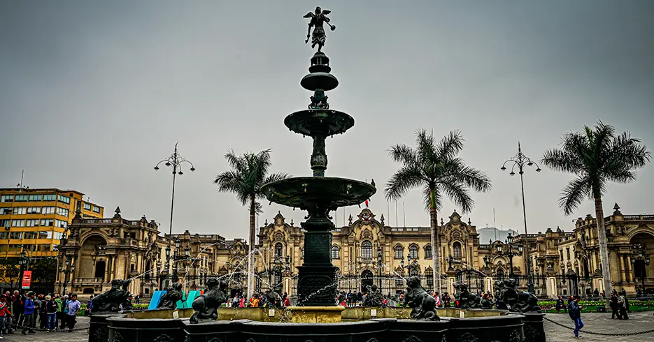 Imperdibles del centro histórico Lima para tu viaje 1 plaza de armas en el centro historico lima