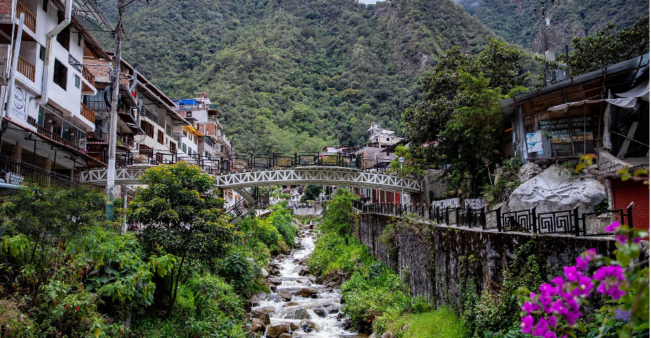 Cómo Disfrutar de la Caminata a Salkantay en 4 Días: Una aventura memorable 6 pueblo-aguas-calientes-machu-picchu