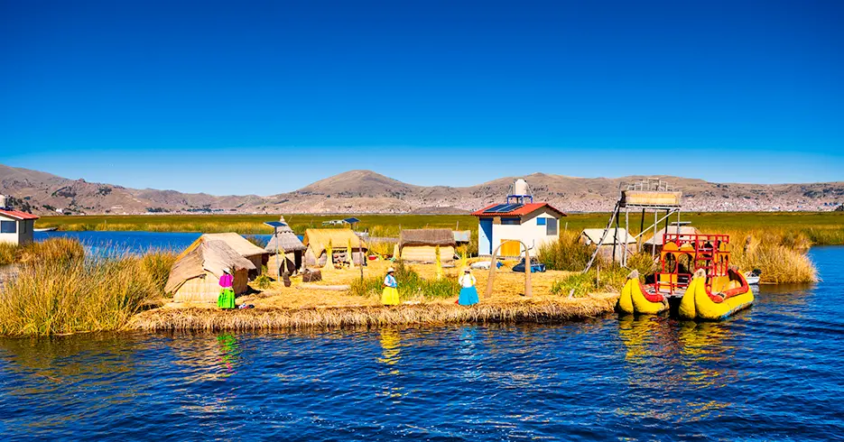 puno y las islas en la parada del tren andean explorer
