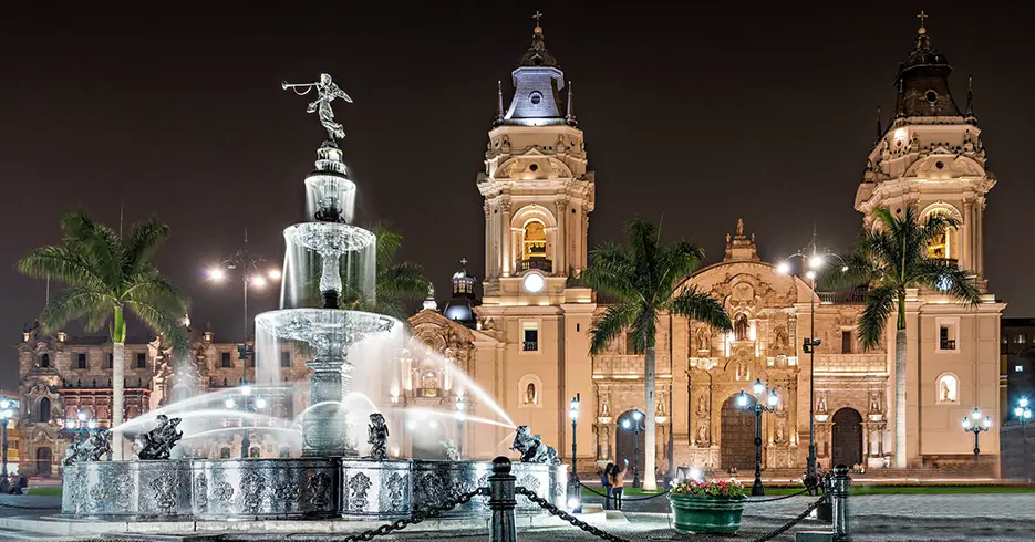 ¿Qué lugares puedo visitar en Perú? Maravillas naturales y culturales 1 Qué lugares puedo visitar en Perú, centro histórico de lima, la plaza de armas de lima y la fuente de la plaza principal