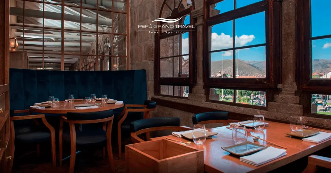 Comida en Cusco: La Guía Sofisticada de los 15 Sabores del Imperio Inca 1 restaurante-com-vista-para-a-Plaza-de-Armas