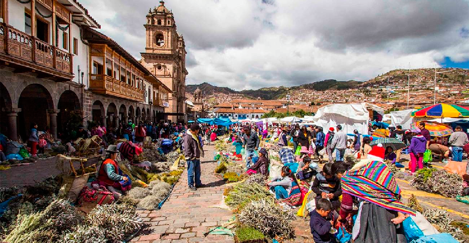 Actividades en Diciembre por Navidad en Cusco y Machu Picchu 4 santurantikuy-en-cusco
