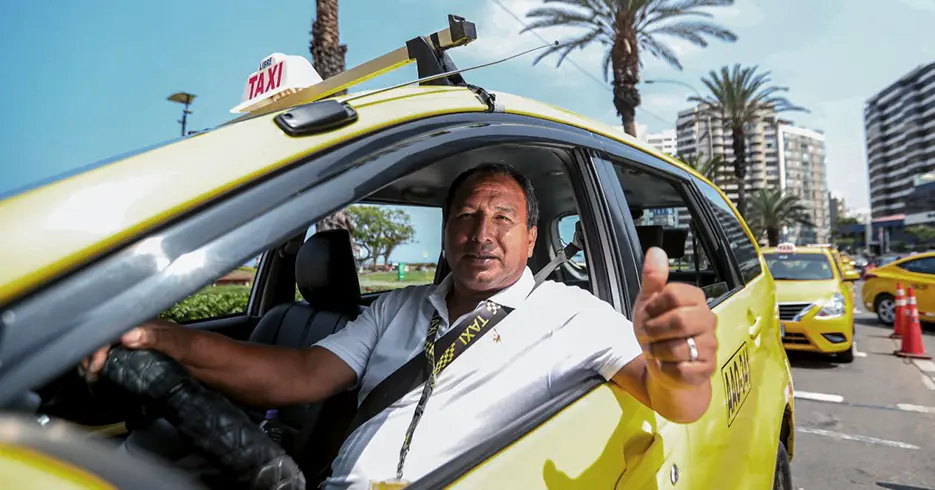 ¿Es Seguro Viajar a Perú? Guía Completa para un viaje Tranquilo 3 taxis en peru lima
