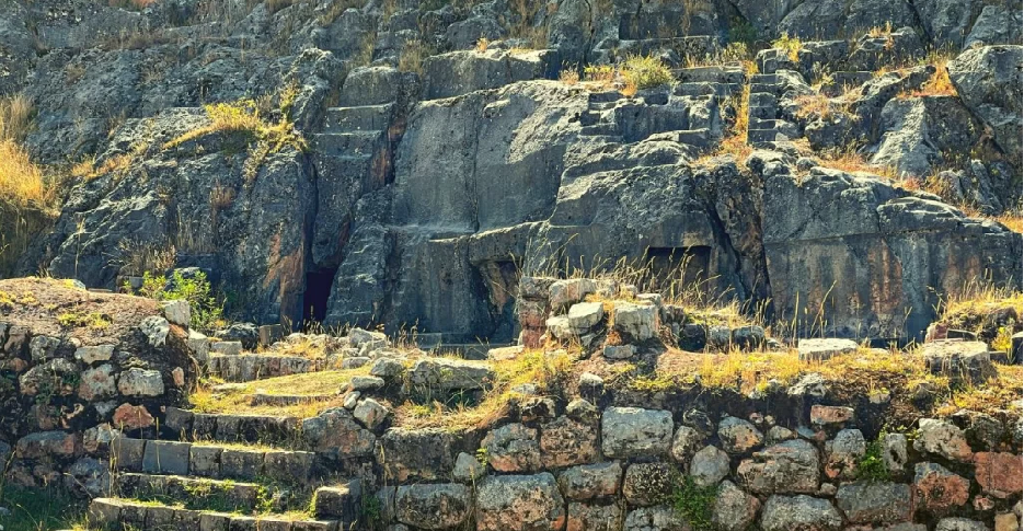 Descubre la Fascinante Historia del Cristo Blanco de Cusco y Cómo Llegar: Un ícono de fe y paisaje andino 8 templo-de-la-luna-en-cusco