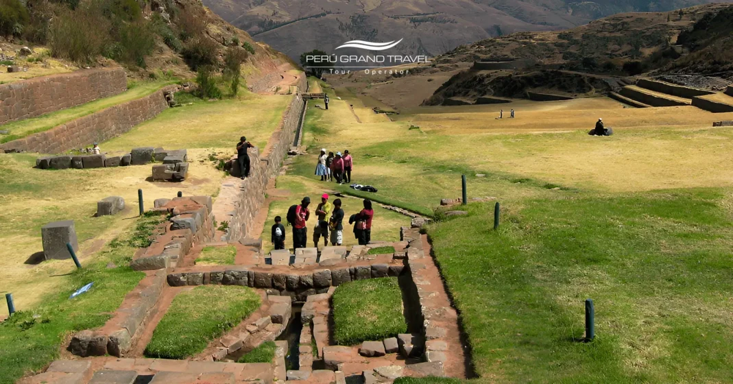 7 Secretos del Sitio Arqueológico de Tipón: La obra maestra inca del agua 1 terrazas agrícolas del sitio arqueológico de Tipón en Perú
