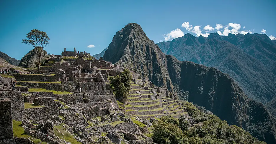Tour cusco y Machu Picchu 3 Días: Un Viaje Inolvidable a la Ciudad Perdida 4 Tour cusco y Machu Picchu 3 días, Machu Picchu sin personas y rodeado de montañas