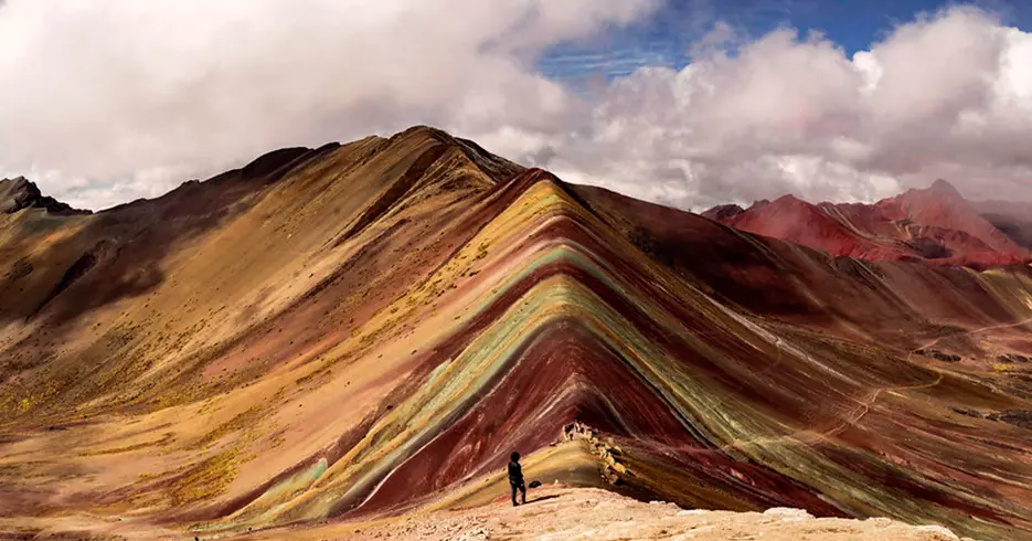 Tours de un día en Cusco para vivir historia y naturaleza 6 montaña 7 colores en los tours de un dia en cusco peru