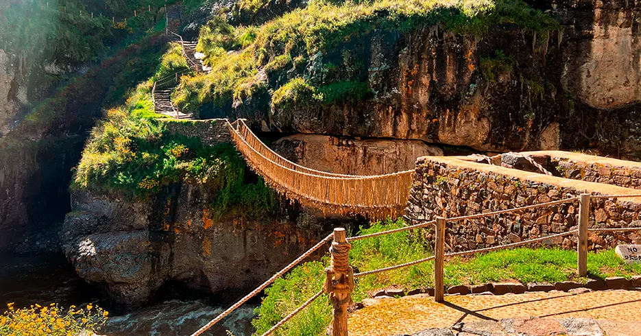 Tours de un día en Cusco para vivir historia y naturaleza 9 El ultimo puente inca sobre el rio apurimac