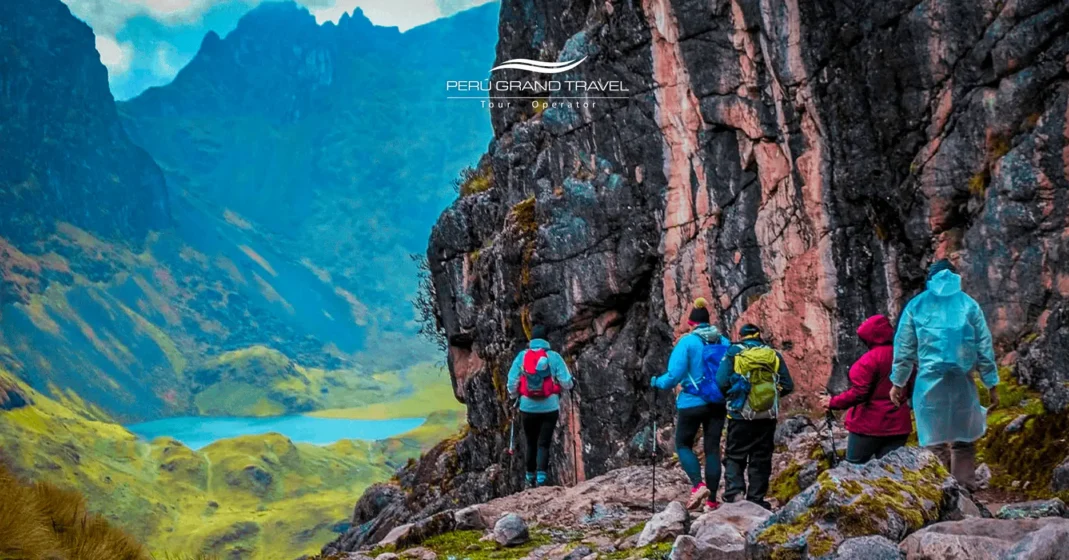 Los 6 Mejores Treks a Machu Picchu: ¿Qué ruta se adapta a tu espíritu? 2 trek lares to machupicchu, treks a machupicchu, trekks alternative a machupicchu, viajeros hacia machupicchu, lares