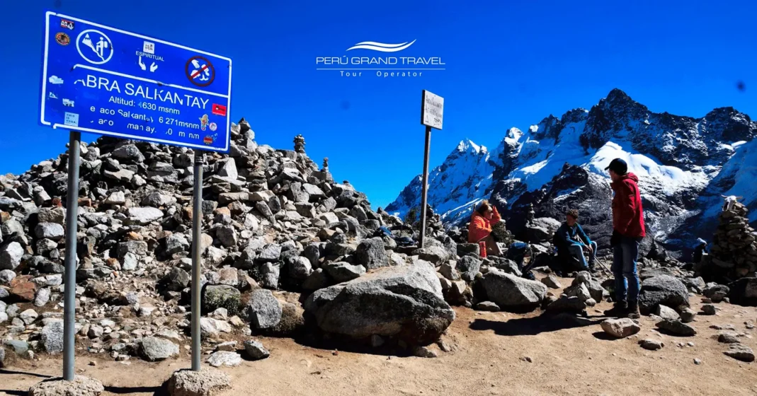 Los 6 Mejores Treks a Machu Picchu: ¿Qué ruta se adapta a tu espíritu? 1 trekking salkantay, treks a machupicchu, viajeros a salkantay, trekking tradicional