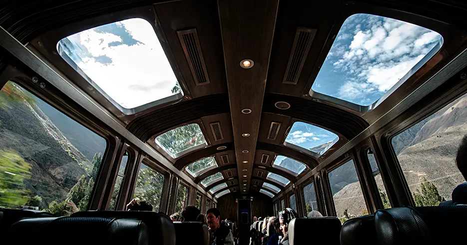 tren de cusco a machu picchu​ vistadome observatory, ventanas amplias para ver los paisajes