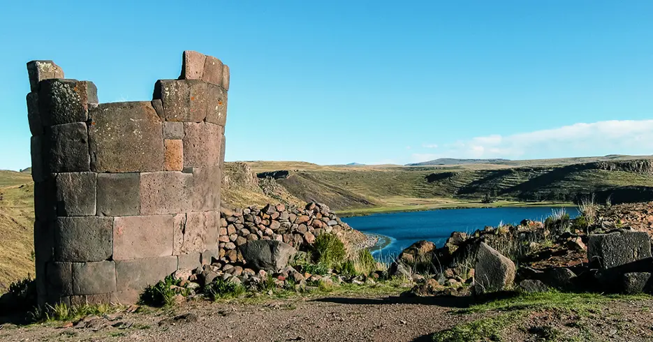 13 cosas increíbles que hacer en Puno y el Lago Titicaca 5 chullpas de sillustani en puno, torres funerarias pre incas