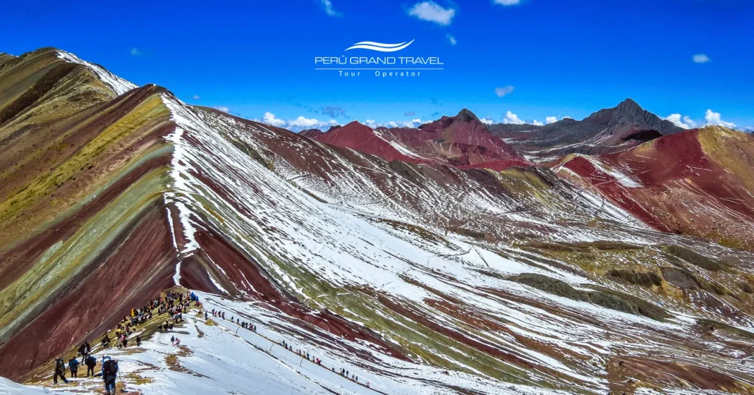 ¿Hay nieve en Perú? 7 Lugares Mágicos y Todo lo que Necesitas Saber para Ver los Andes Blancos en 2026 2 vinicunca con nieve