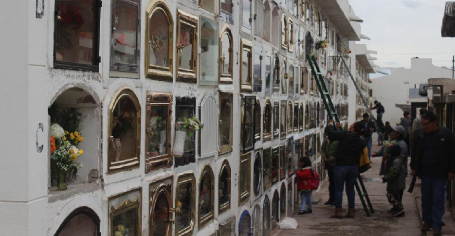 Qué Hacer en el Día de los Santos y de los Difuntos en Perú 3 visita-al-cementerio-huancaro-cusco-por-dia-de-los difuntos