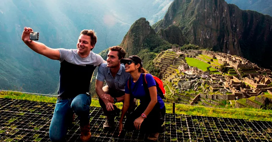 viajeros en machu picchu 2025