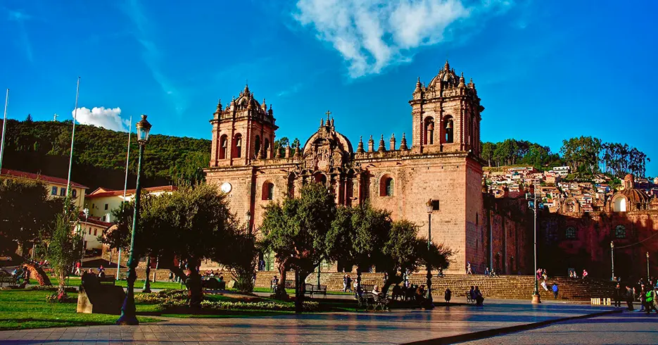 Descubre la Plaza de Armas Cusco: El Corazón Histórico de la Ciudad 8 catedral en la plaza de armas Cusco