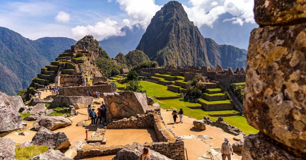 Circuito 2 Machu Picchu: La ruta clásica paso a paso 3 Vista del circuito 2 machu picchu desde las canteras