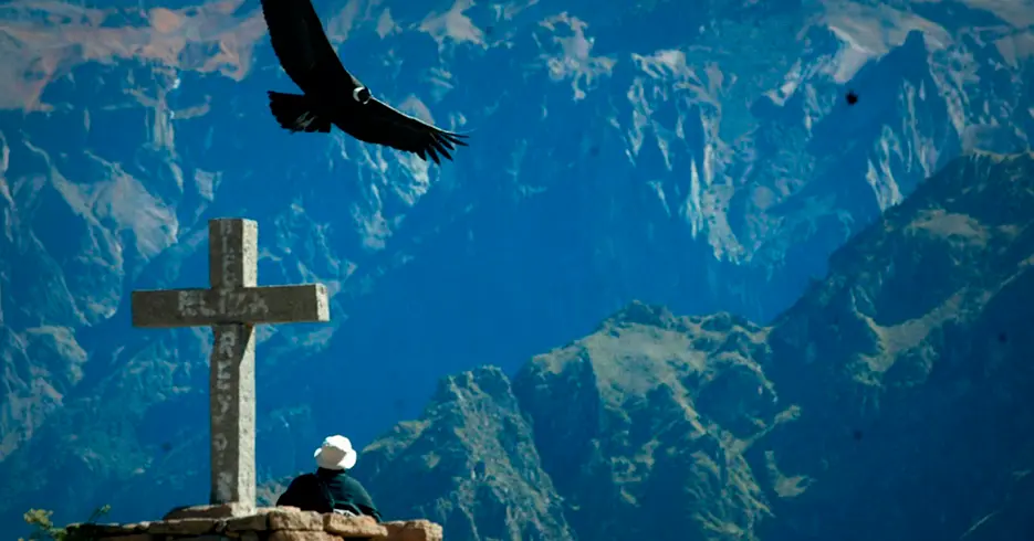 Viaja al Cañón del Colca: aventura única que no olvidarás 2 mirador de cruz del condor en el cañon del colca