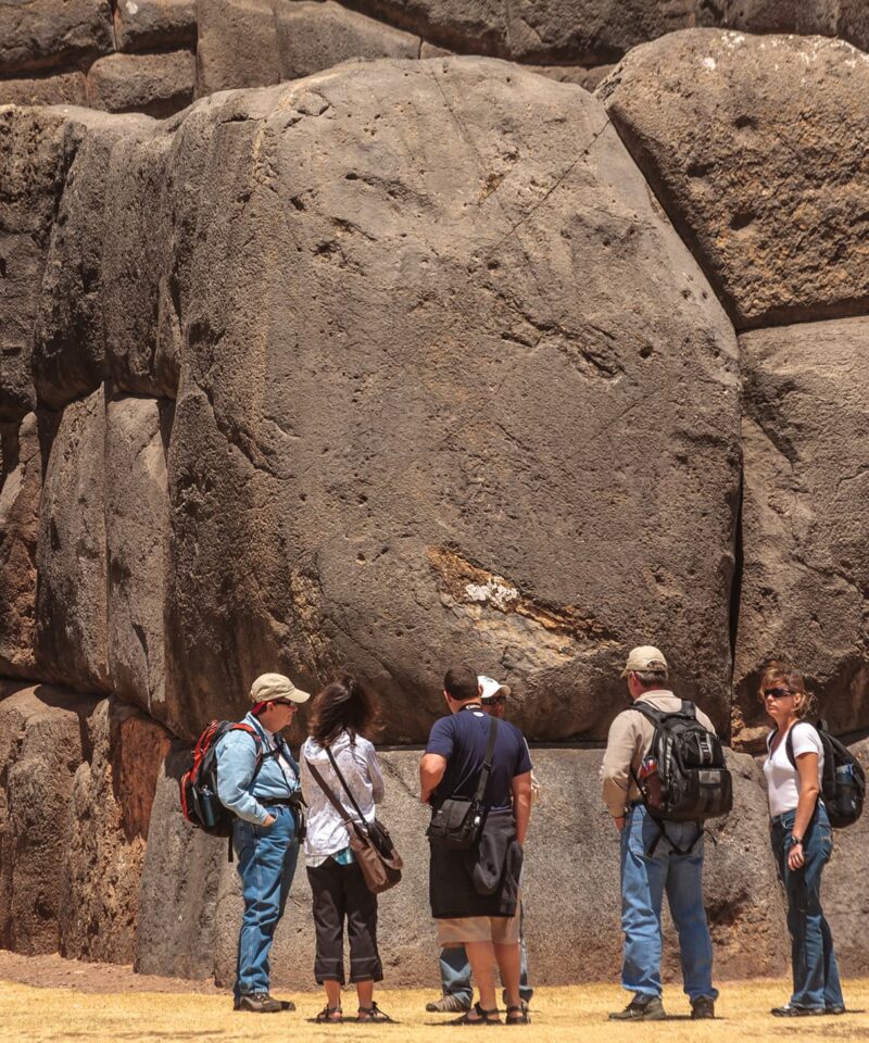 Grupo de turistas ó personas en Sacsayhuaman
